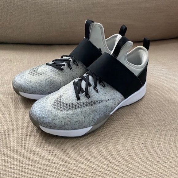 Nike Air Zoom Strong sz 8